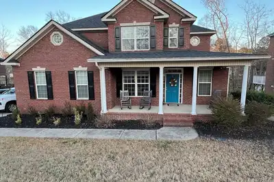 Image de Charming 4-bedroom house 8. 5 miles from Augusta National