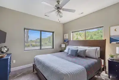 Image de Halcyon Hale Harmonized Hospitality Ground Floor Scenic End Unit Garage/Pool/Gym