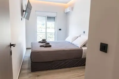 Image de Oikos : Charming Island Retreat