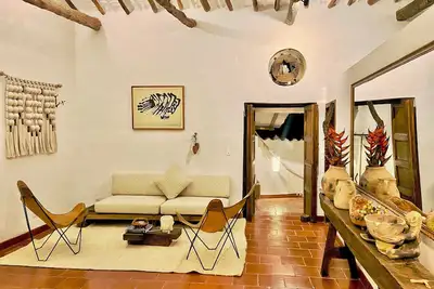 Image de Xvii Century Home with Contemporary Renovations!