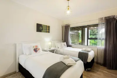 Image de Sea-batical Retreat. \nDiscover your perfect, relaxing coastal escape.