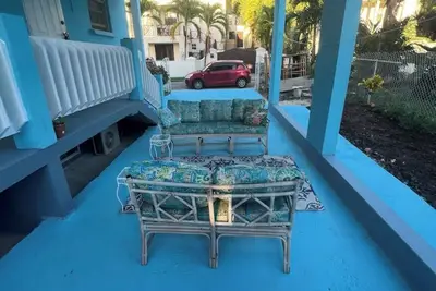 Cozy 1-bedroom apartment with Ac, WiFi Douglas/Heywoods near beach and nightlife