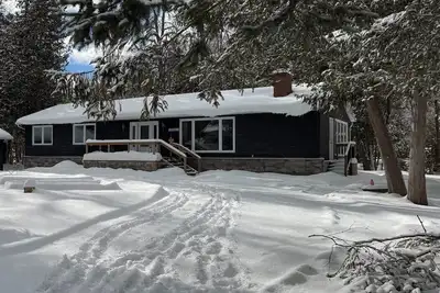 Image de Private and Cozy getaway 2 minutes drive to Friday Harbour -1 hour from Toronto!