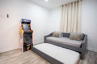 Image de 3 Blocks from At&T Stadium! Amazing Location!