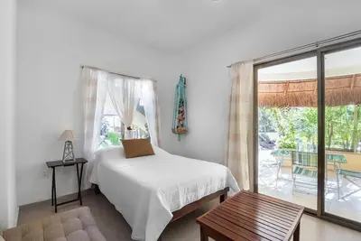 Image de Beautiful 2 bedroom space, ground floor with access to the pool - Malinche