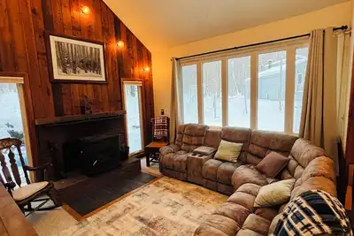 Image de Spacious 5-bedroom pet friendly home in Campton - game room, pools and new Ac