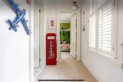 Image de Spacious 5-bedroom house with pool and two office rooms in charming Montclair