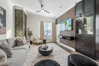 Image de Luxury Downtown Townhouse w/ Game Room and Gated Lot