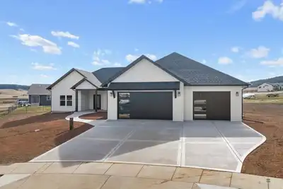 3-bedroom modern house in Sturgis.