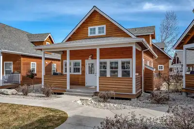 Image de Bear Necessities – Delightful Dover Bay Bungalow, Pet-Friendly Retreat for 5