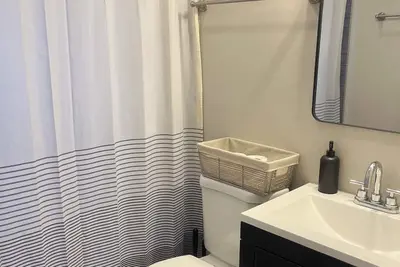 Image de Comfy 2-bedroom apartment with WiFi, in historic Chicago neighborhood