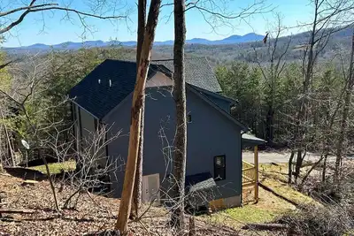 Image de New Home! Hilltop Hideaway near Historic Dahlonega
