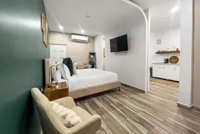 Image de Each Guest House 3-1 | Cozy Apt W/ King & Bunk Bed
