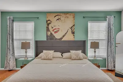 Image de Soco's Ladybird. Charming. Remodeled. Walkable!