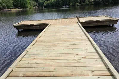 Image de Charming 2-bedroom home, with lake access, in the Richmond metro area.