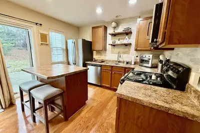 Image de Cute 3 Bedroom Home centrally located in the Triad.