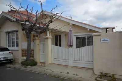 Image de Maison climatisée, à 300 m de la plage, à 400 m des commerces, parking.
