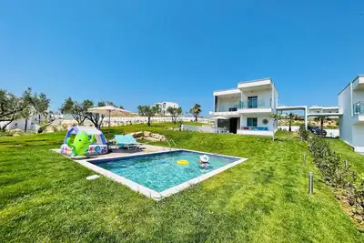 Image de Sani Beverly Hills absolutely private complex with pool, tennis & padel court