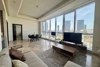 Image de Cozy 2-bedroom apartment in Abu Dhabi with Louvre and Canal views.