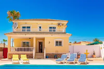 Stunning Villa Rosa Quesada Centre private pool