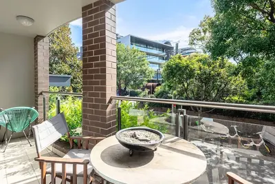 Image de Cosy 2-Bed in Redfern with Terrace & Parking