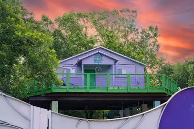 Image de Sky-High Treehouse - East Austin