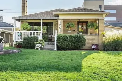 Charming Retreat in Indy!