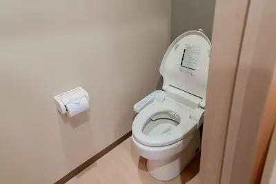 Image de Japanese-style minimalist 4-person apartment in Nishinari Ward