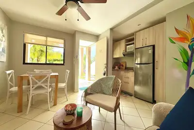 Image de Tropical Nest Ground Unit Condo across the beach