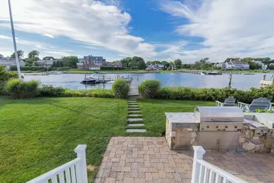 Image de Waterfront, Walk to Beach!