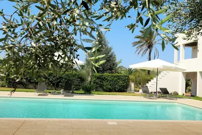 Image de Tenuta Ricco Mono With Pool And Garden