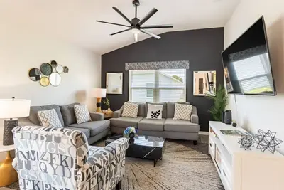 Image de Fun Virgil Villa (Hawkins) 🐶