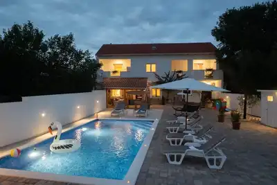 Image de Maison de vacances Ivana avec piscine privée et barbecue