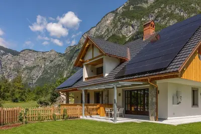 Image de Alpine Luxury Villa with Fireplace & Whirlpool at Lake Bohinj
