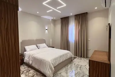 Image de a beautiful building with nice bedrooms and kitchen and garden area. Living best