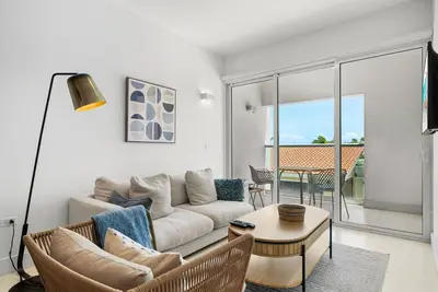 Image de Stylish 2br! Balcony! Resort Pool!