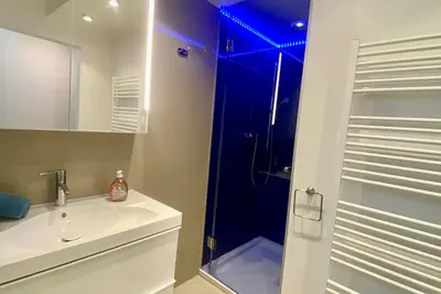 Image de Air-conditioned, quiet attic apartment with 1 bedroom