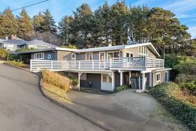 Image de Treasure Rocks-Charming 6 bedroom/3 bath oceanview Beach Retreat in Manzanita