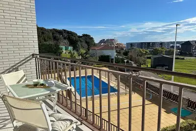 Image de Enjoy your vacations in Cantabria in this comfortable apartment with pool a few steps from the Sable beach in Isla.