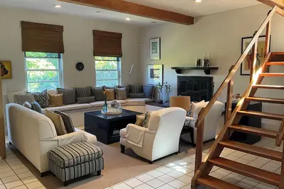 Image de Executive 3-bedroom house in the exclusive Tuckers Town area.