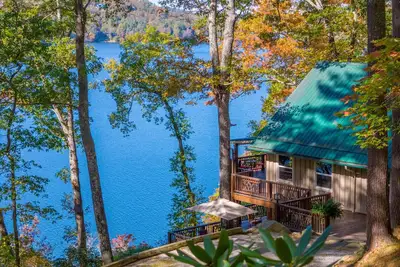 Image de Secluded Lake Glenville Compound Prime Lake View
