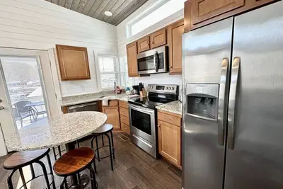 Image de Coral Tiny- Lee’s Ford Marina