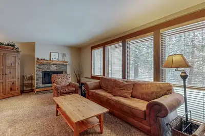 Image de Charming condo with serene views, access to resort amenities, WiFi, and patio