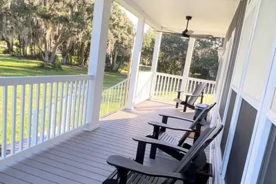 Image de The Last Stand Farmhouse! Beautiful kitchen, Tv room, Ac, WiFi in Okeechobee