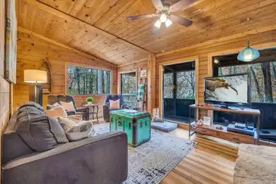 Image de Camp VIbes: Private Creek, 4 Acres, Nat'l Forest