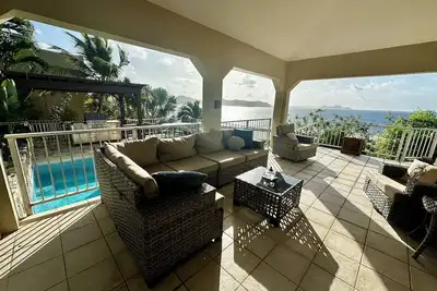 Image de Seaside Retreat with Pool & Infinity Oceanfront Sunrise Views