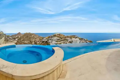 Image de Vip Mountain Villa Ocean View, Bartender, Chef, Maid included