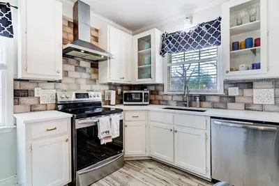 Image de *New* Pickleball ~ Pool ~ Basketball ~ Hot Tub