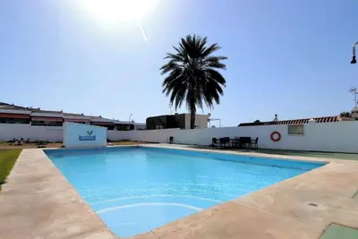 Image de Villa for families or friends with shared pool and only 800m from the beach!