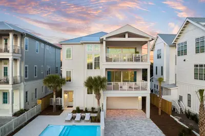 Image de Brand New Home- Gulf Views, Private Pool!